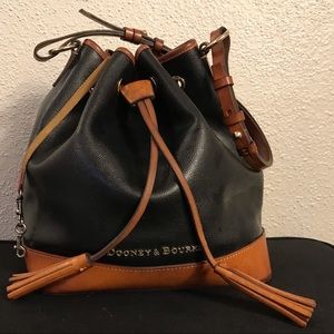 👜👜SALE Dooney and Bourke Drawstring BlK🛍🛍🔥🔥